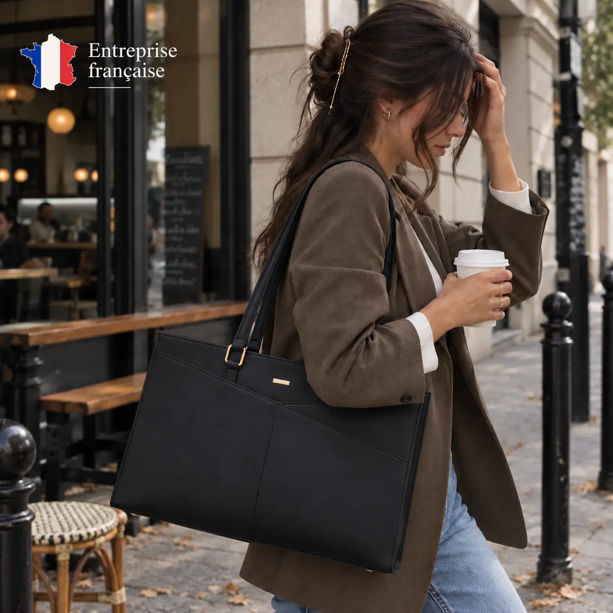 Le sac Olvia porté à l'épaule dans la rue